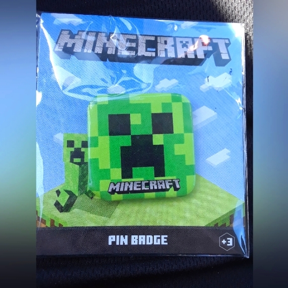 Minecraft Alex 4 " Clear Square Keychain +Creeper Metal Pin Badge New - Picture 6 of 9